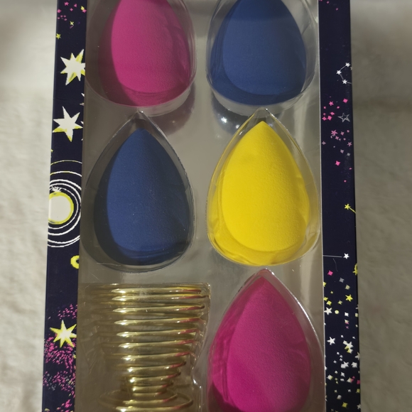 Betsey Johnson Beauty Blender Set | 6 Piece Makeup Sponge Set | New - Picture 2 of 4